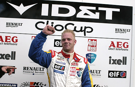 Robert van den Berg kampioen ID&T Clio Renault Sport Cup (lang)