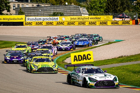 Zege voor Jules Gounon bij droom comeback in ADAC GT Masters Sachsenring