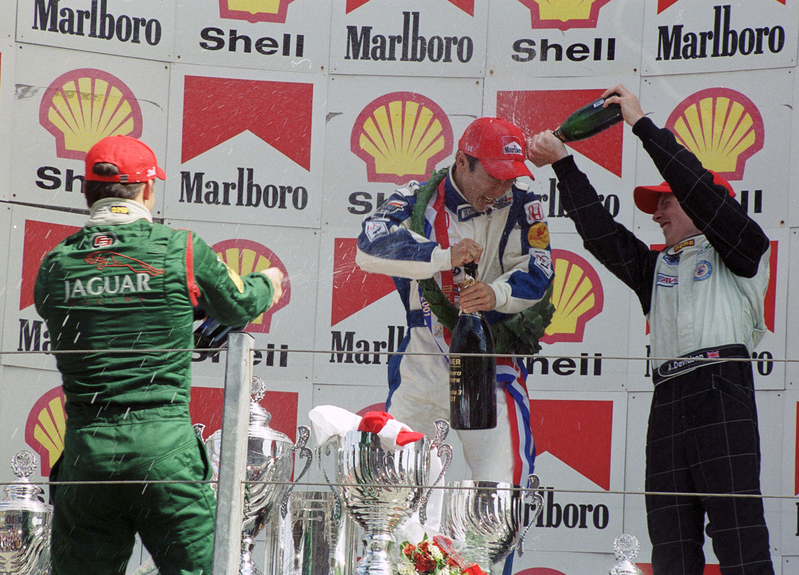 podium champagne