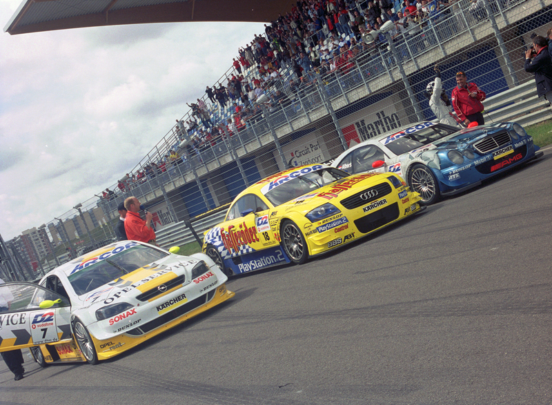 drie dtm bolides voor