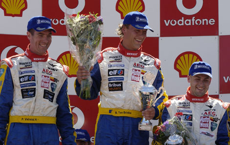 1048 470podium_junior