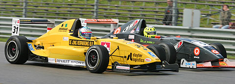  Close Racing 