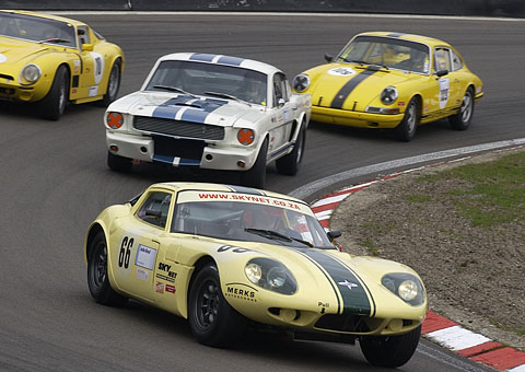 Impressie Historische Toerwagens en GT's tijdens Paasraces