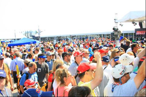  Fans Indianapolis 