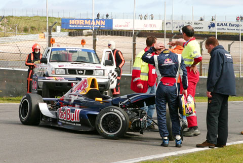  r1_crash_redbull 