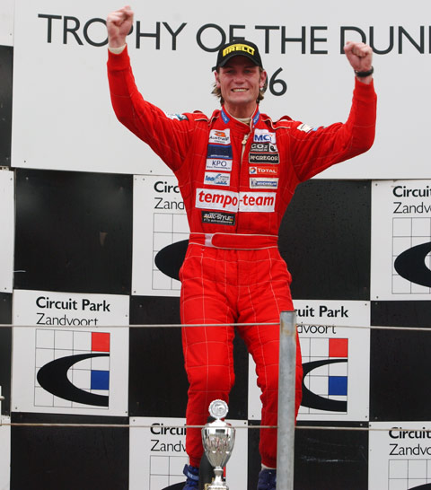 6967_bas_op_podium