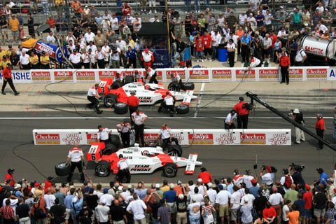 team_penske_pitstops_comp_07