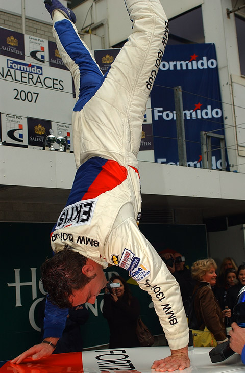 480_handstand_ricardo_2373