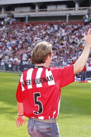 file2_daverend_onthaal_van_yelmer_in_het_psv_stadi_200