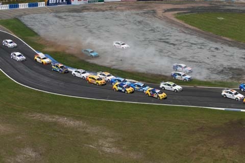 wtcc_curitiba_race1_startchaos_480