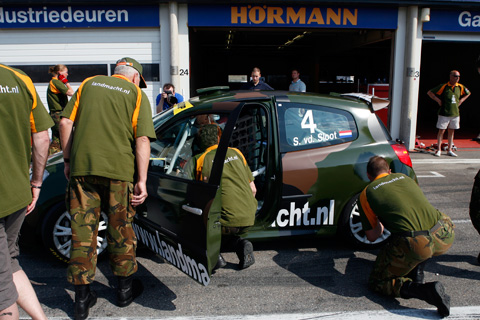 480_pitstop_sandra_0302 480_pitstop_sandra_0302