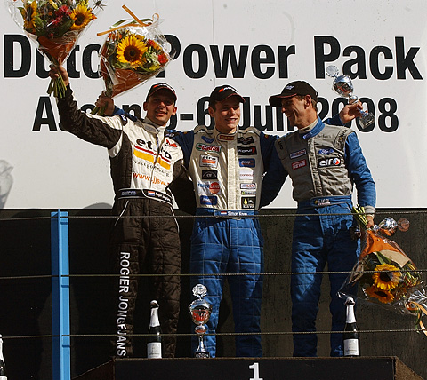480_podium_race2_9576