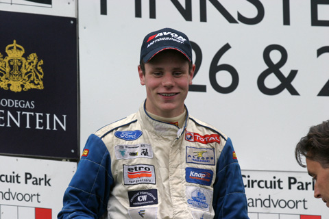 simon_knap