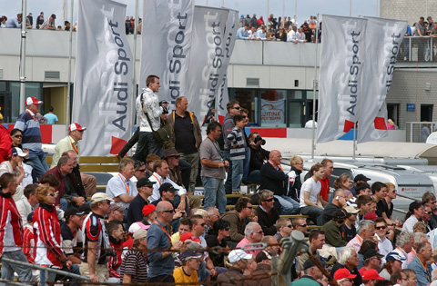 480_vlaggen_tribune_7841