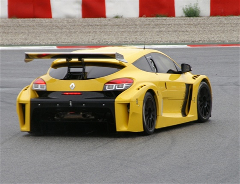 Renault Mégane Trophy S1 in de steigers voor BTCS