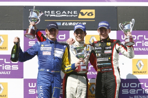 03109803_485_podium