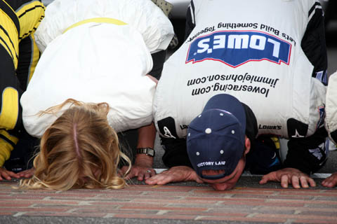 kissing_the_bricks