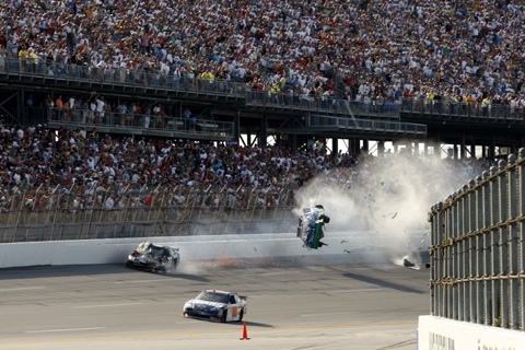 Jimmie Johnson kritisch, NASCAR bagatelliseert gevaren