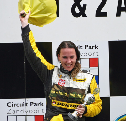 480_r1_sandra_podium