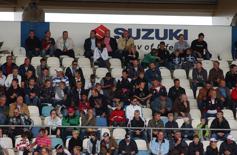480_suzuki_tribune_9677