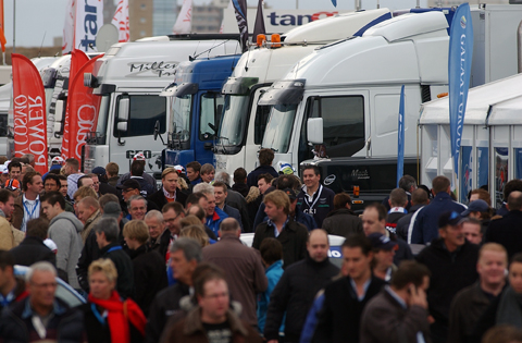 30_drukte_paddock_0902