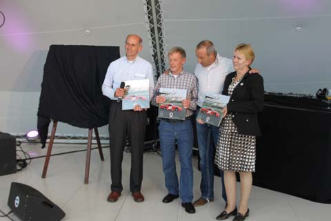 100427_pres_dnrt_boek_uitreiking