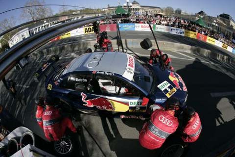 100418_dtm_wiesbaden_boxenstopp