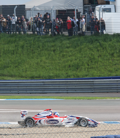 N1-Palmer-Junior-doior-het-ijsgezakt-in-de-F2-race_resize