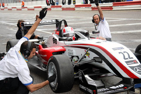 f3_tyre_change_race_1