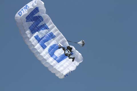 2012_parachutist_2