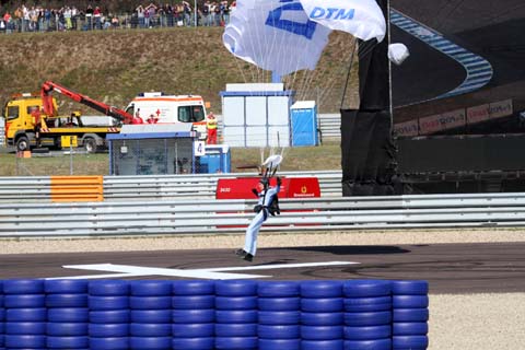2012_parachutist_3