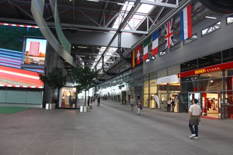 120718_nurburgring_ringboulevard_binnen