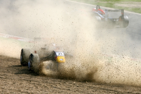 f3_crash_sainz