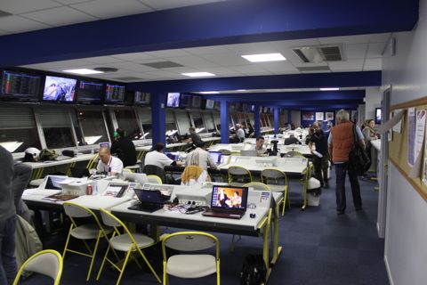 120620_Groeten_LeMans_perszaal