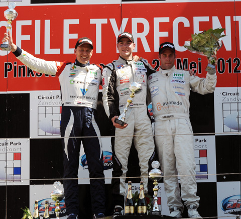 480_podium_r1_5004 480_podium_r1_5004