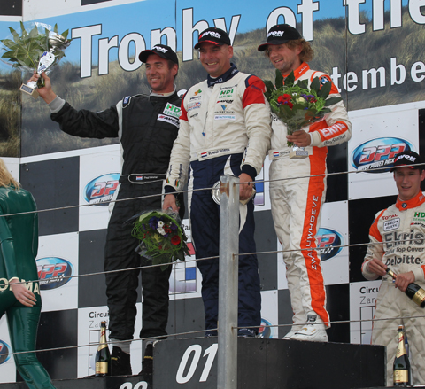 480_gentleman_podium_0746