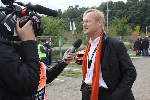 131004 Groeten Ari Intvu