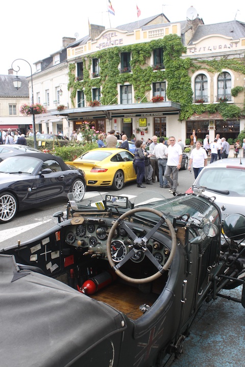 130621 LaChartre Bentley staand
