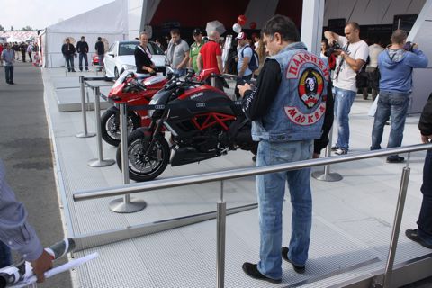 130806 Groeten Moskou Ducati