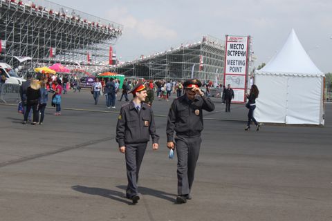 130806 Groeten Moskou uniformen