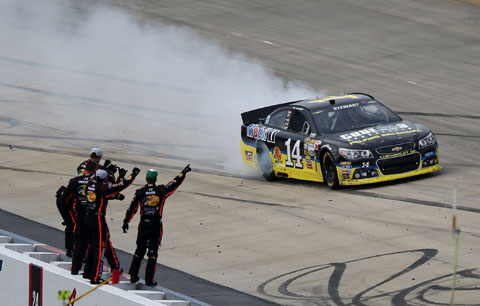 2013 Tony Stewart Smokes Dover 1