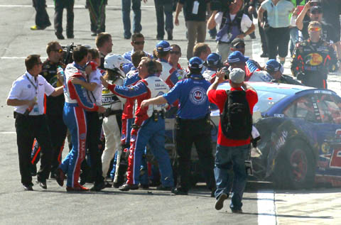 2013_fontana_1_gevecht_tony_stewart