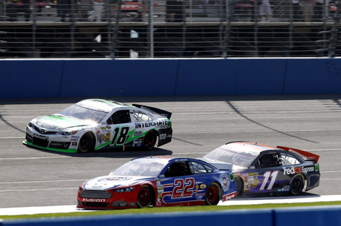 2013_fontana_1_hamlin_logano