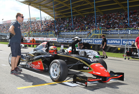 Tommy van Erp neemt leercurve op TT-circuit