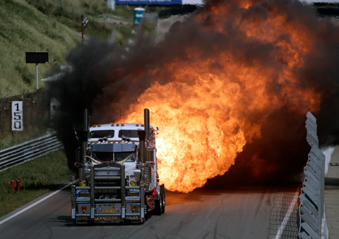 8 truck vlammen
