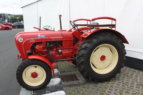 130809 OGP Porsche tractor