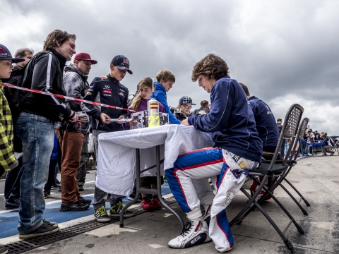 wsr-nurburgring-14-sun-10