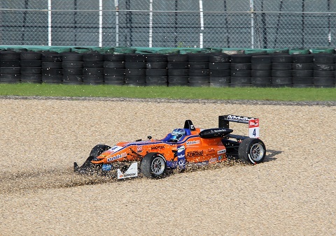 2014 Nissay grindbak rood