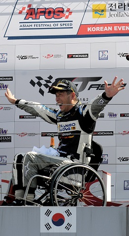 GTAsia Korea Takuma Aoki podium med