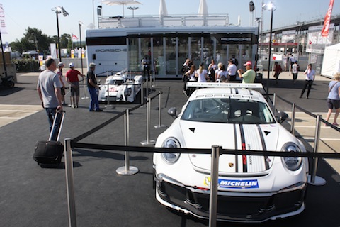 140619 Groeten LM Porsche merchandise
